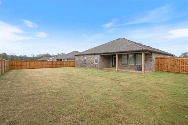 Building Photo - 1051 EMERALD St