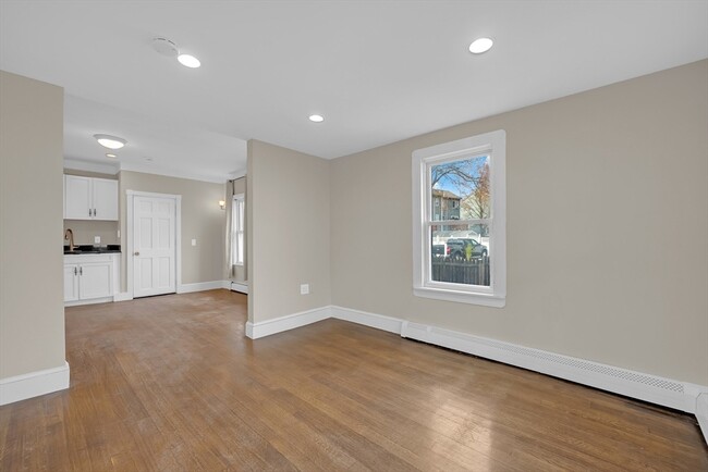 Building Photo - 130 Dalton St