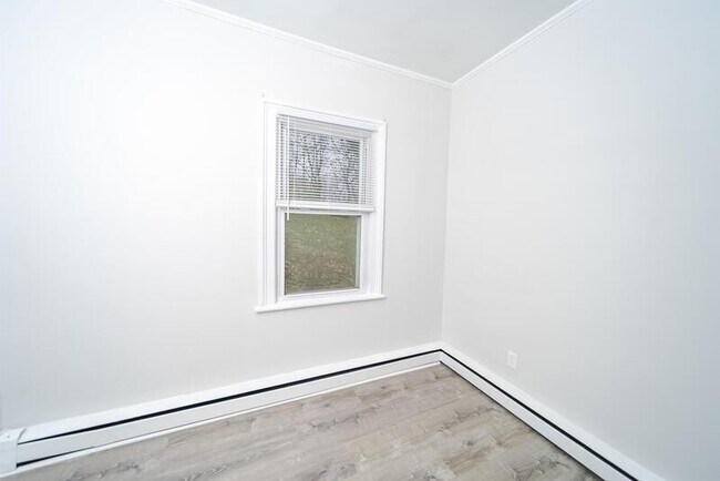 Building Photo - 11 Mann Ave