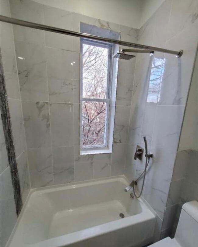 Building Photo - 5425 Catharine St