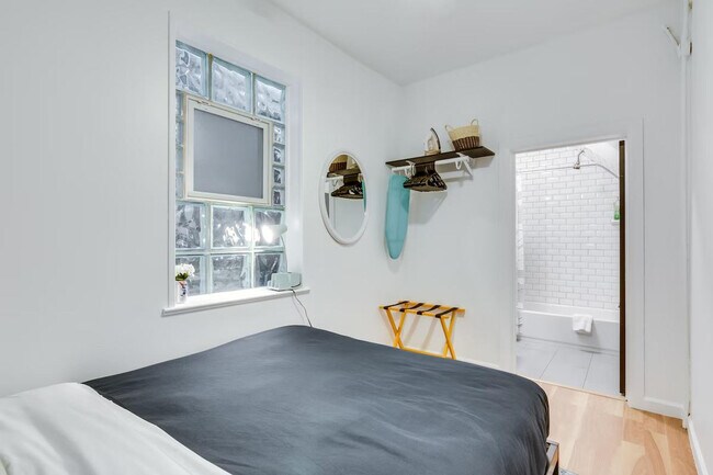 Building Photo - 1519 W Superior St