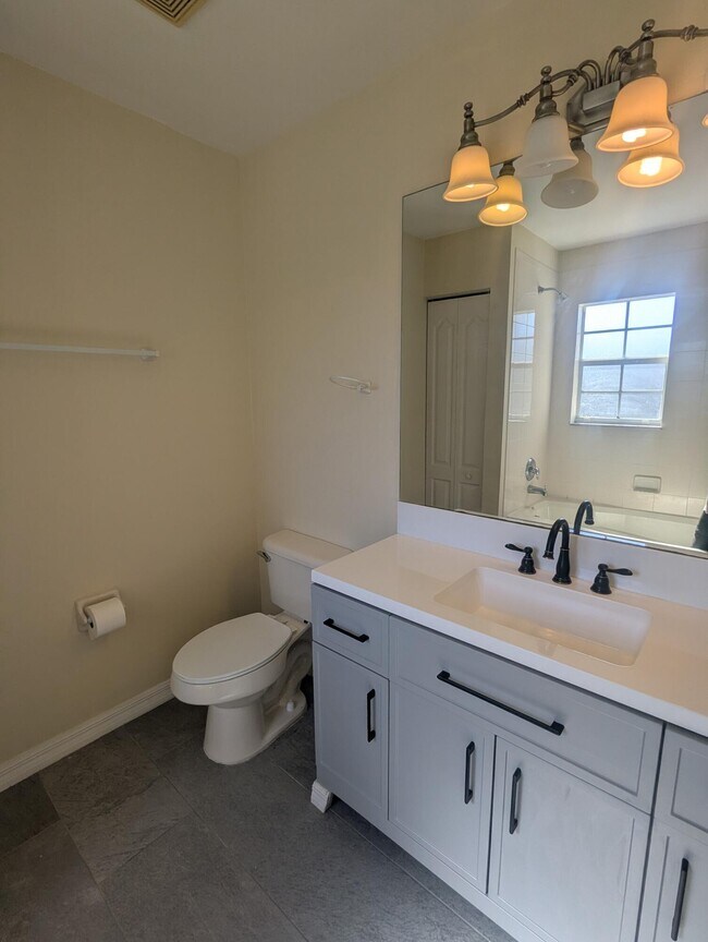 Building Photo - 2141 SE Fern Park Dr