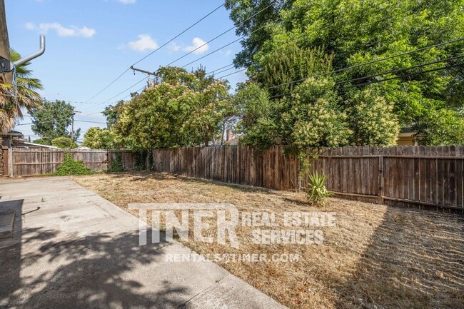 Building Photo - 4053 Cornelia Way