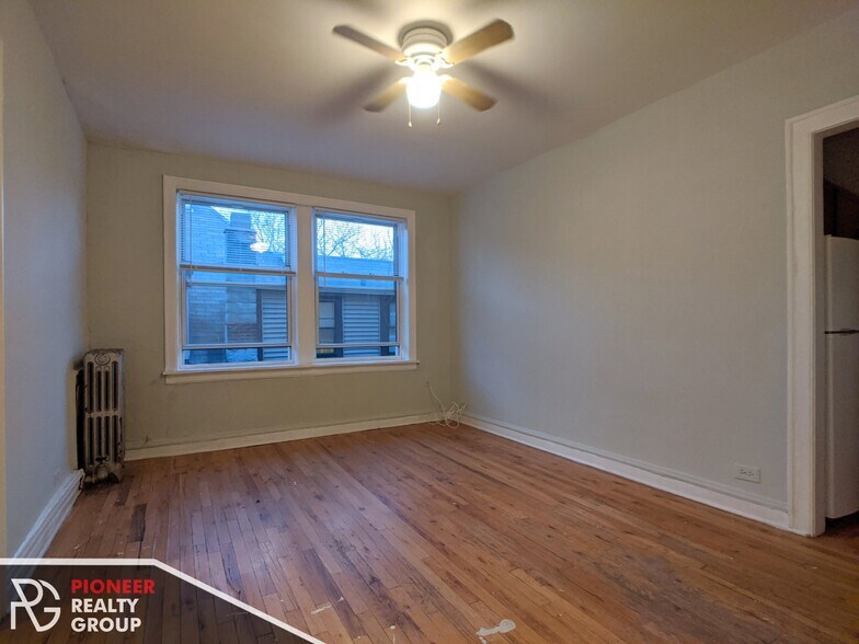 Building Photo - 705 W Belmont Ave