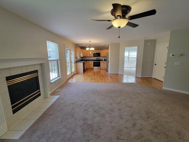 Building Photo - 421 Forest Hill Dr