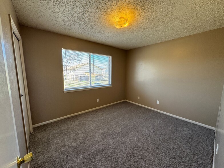 Building Photo - 2202 Hunt Dr