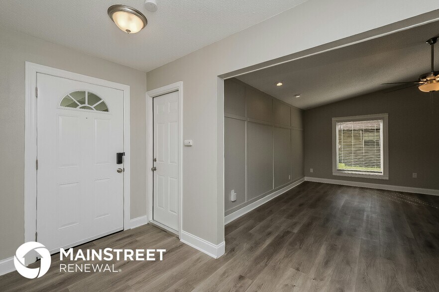 Building Photo - 4380 Old Colony Rd