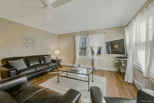 Building Photo - 425 Old Shipyard Ln