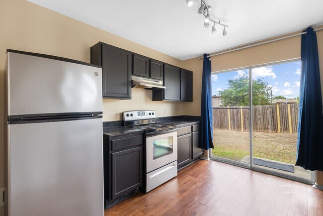 Building Photo - 3 Bedroom/2 Bath Meadow Brook Subdivision