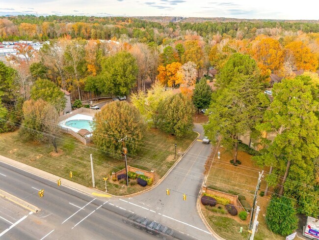 Building Photo - Beautifully remodeled one bedroom, one bath in Lake Wylie Woods!