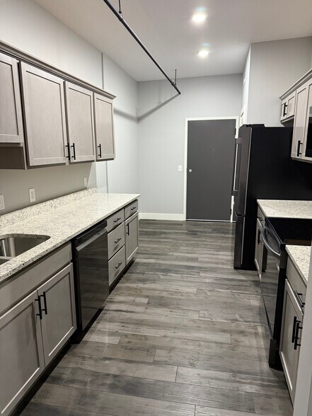 Apt 203 - 121 E Wooster St