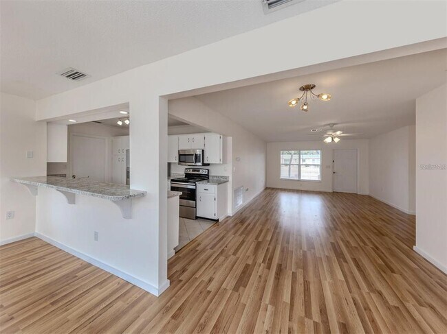 Building Photo - 1215 Mango Ave