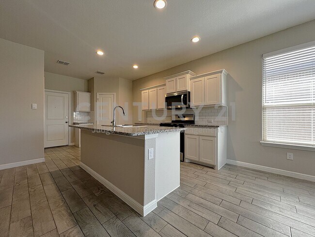 Building Photo - Crisp and Clean 4/2/2 in Boyd For Rent!