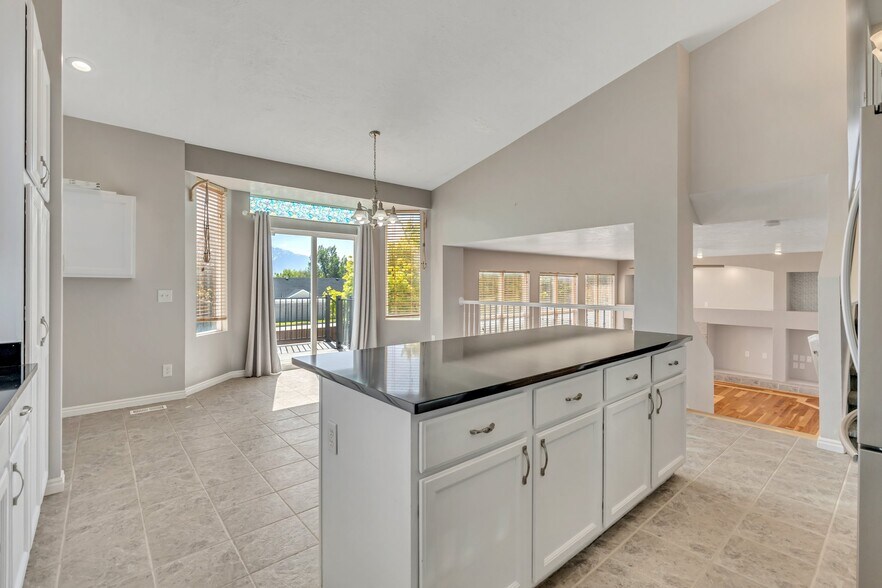 Building Photo - 8847 Mountain Vista Dr