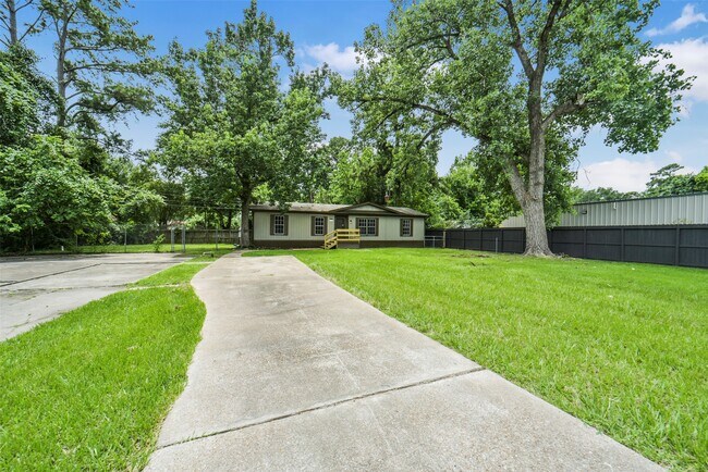 Building Photo - 11023 Forrest Valley Dr