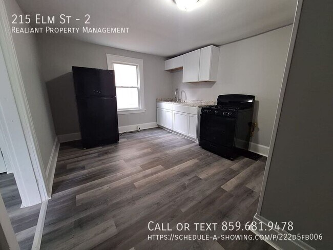 Building Photo - 215 Elm St
