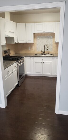 Kitchen 2 - 8131 Lloyd Ave