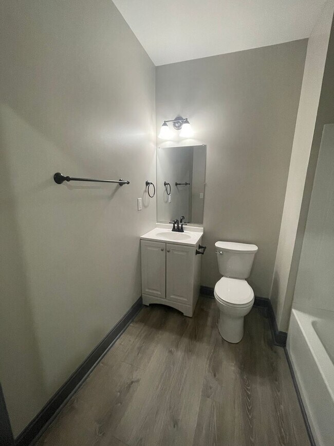 Building Photo - Newly Fully Renovated 3 bedroom 2 bath hom...