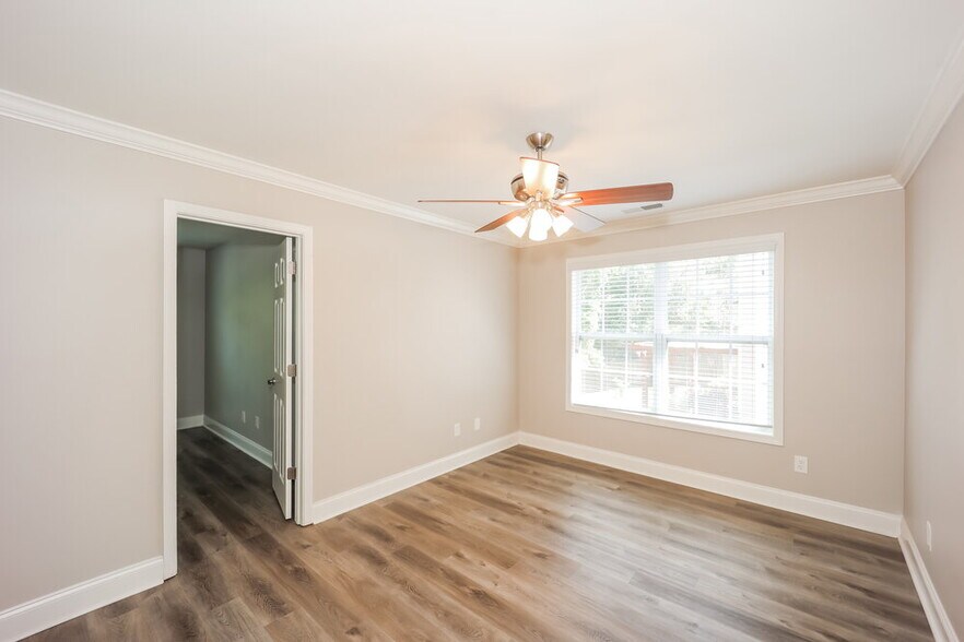 Building Photo - 106 Fairway Dr