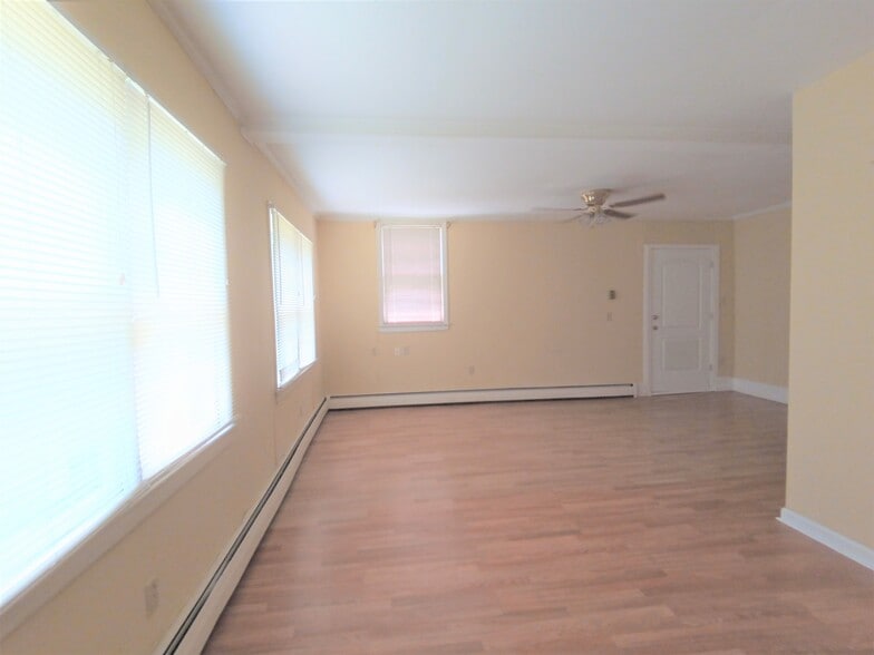 Building Photo - 2302 Whitehall Ave