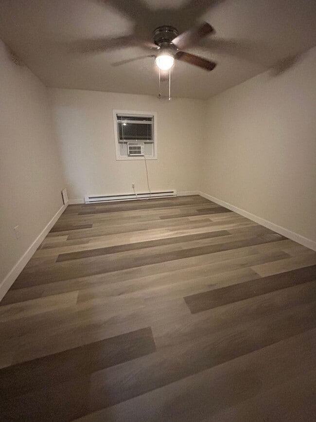 Building Photo - 2504 E Oakbrook Dr