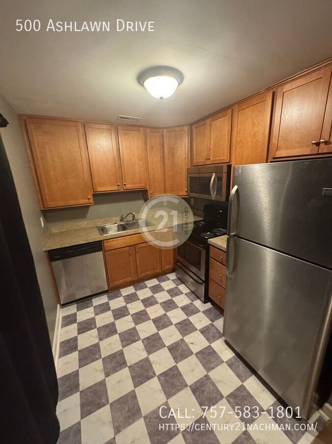 Building Photo - 500 Ashlawn Dr
