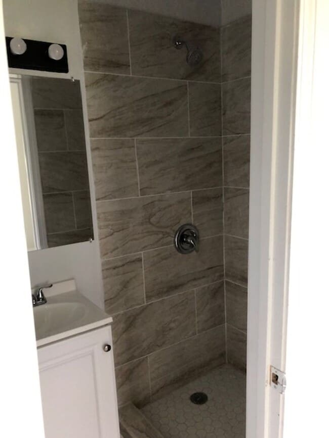 Building Photo - FEBRUARY MOVE SPECIAL! FIRST MONTH FREE!!