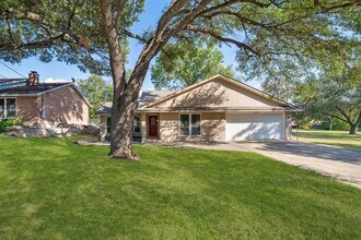 Building Photo - Charming 3-Bed Home with Fireplace & Garage in New Braunfels – 1,505 Sq Ft of Comfort