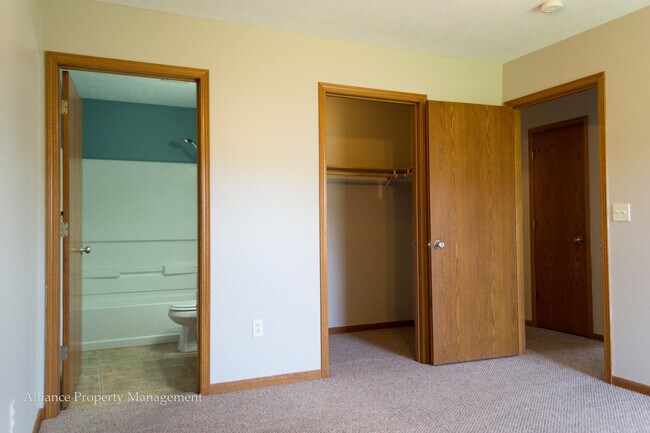 Building Photo - Brookmont Dr. 516-518