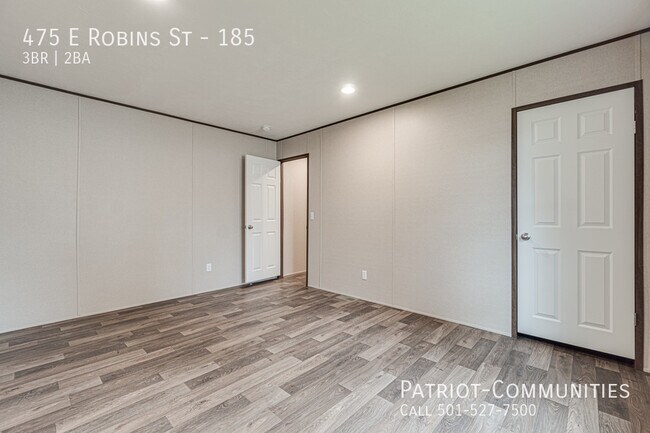 Building Photo - 475 E Robins St