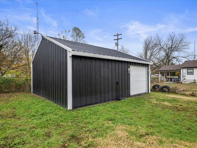 Building Photo - 104 S Poplar St
