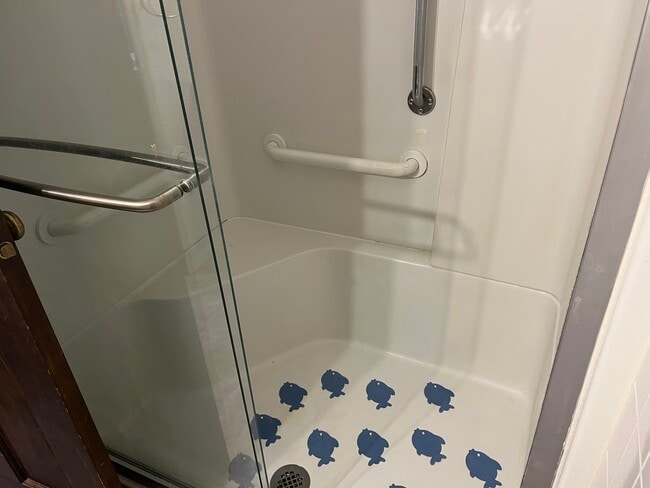 Building Photo - 112 Chicago Rd