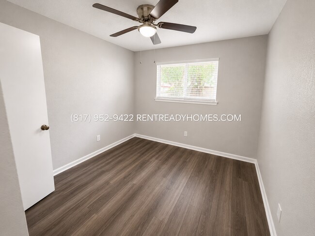 Building Photo - 903 Progreso Dr