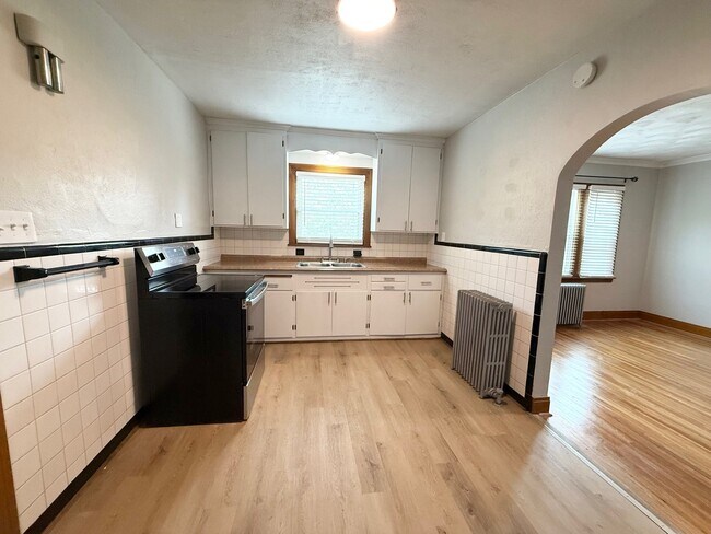 Building Photo - 328 Olmstead Ave