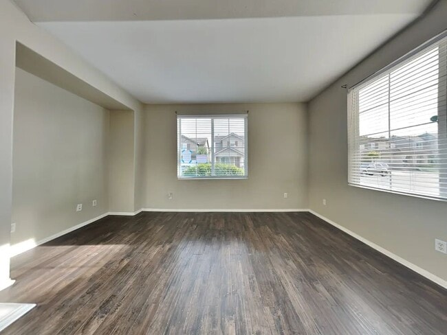 Building Photo - 1050 E Agate Ct