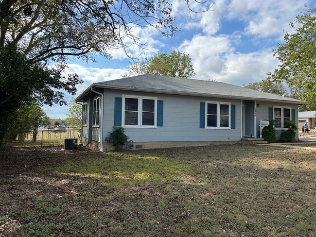 Building Photo - 1802 Vine St