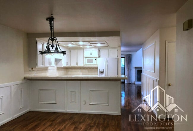 Building Photo - Wonderful, 3BD/2.5BA Home + Loft, in Oak C...