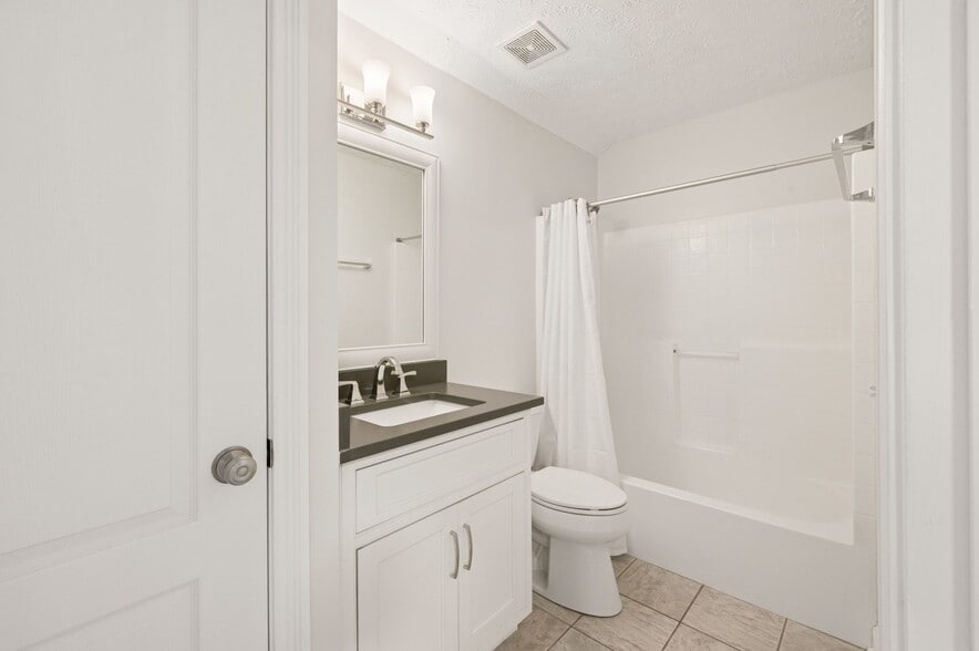 Building Photo - 2741 Rosedale Pl