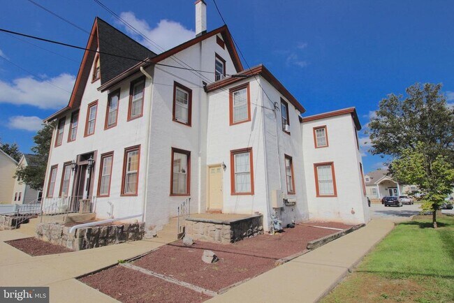 Building Photo - 3819 W Germantown Pike