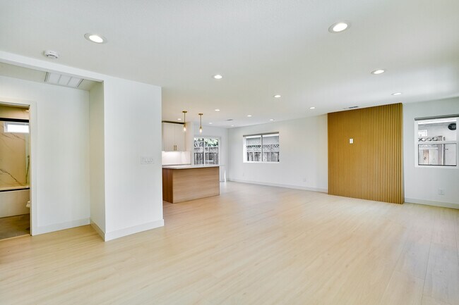 Building Photo - 2051 Randolph Dr