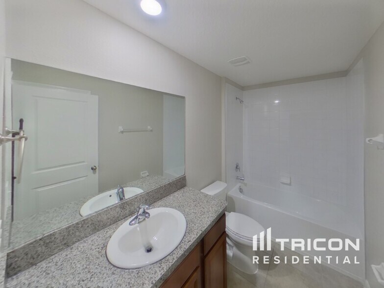 Building Photo - 10122 Crested Fringe Dr