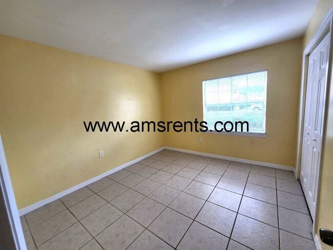 Building Photo - 1406 Holden Ave