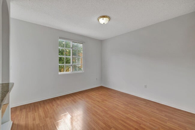 Building Photo - 2911 NE 185th St