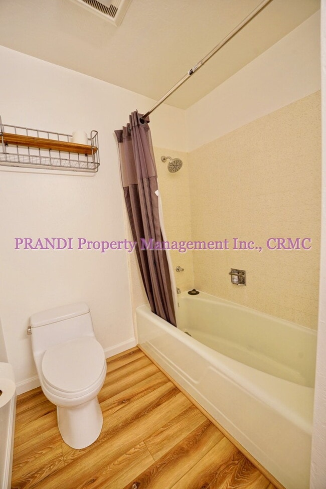 Building Photo - "Charming 1-Bed Condo Retreat in Greenbrae – Spacious 894 Sq Ft Living!"