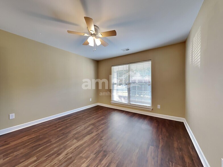 Building Photo - 222 Garden Grove Dr