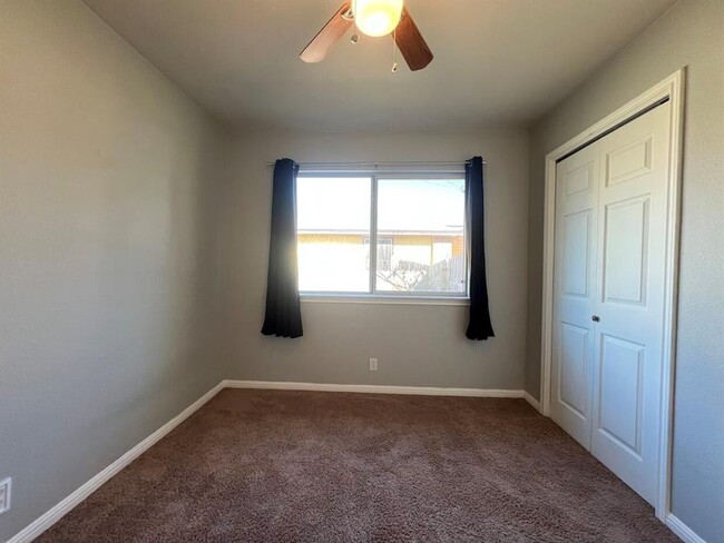 Building Photo - 223 Dana Dr