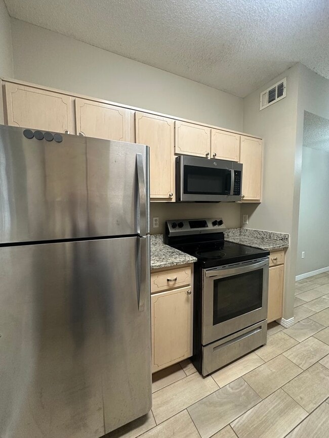 Building Photo - Quiet Condo at The Oaks at Niceville