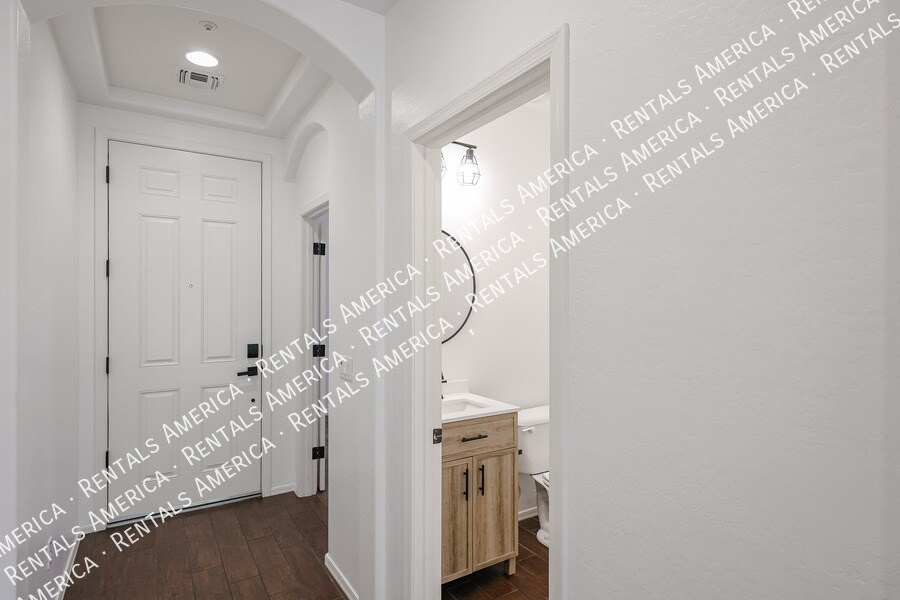 Building Photo - 5193 S Moccasin Trail