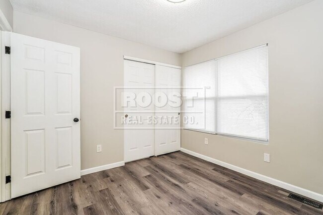 Building Photo - 1764 Brookfield Square N