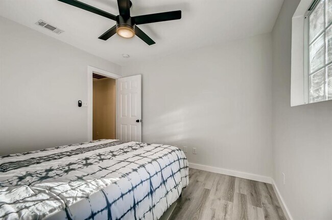 Building Photo - 7822 Manassas Dr